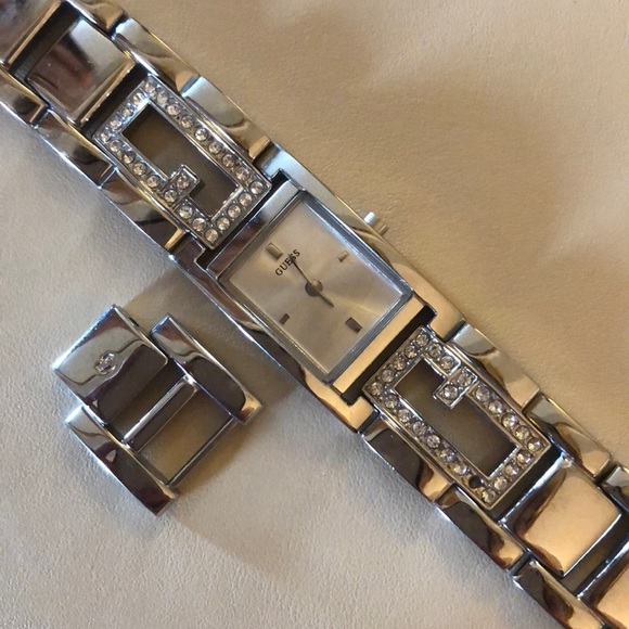 Guess watch with diamond embellishment - Picture 1 of 4